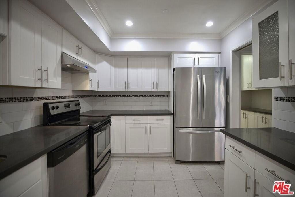 1033 6th Street - Photo 12