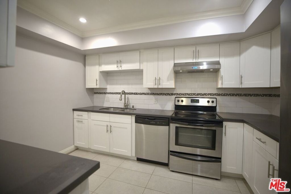 1033 6th Street - Photo 1
