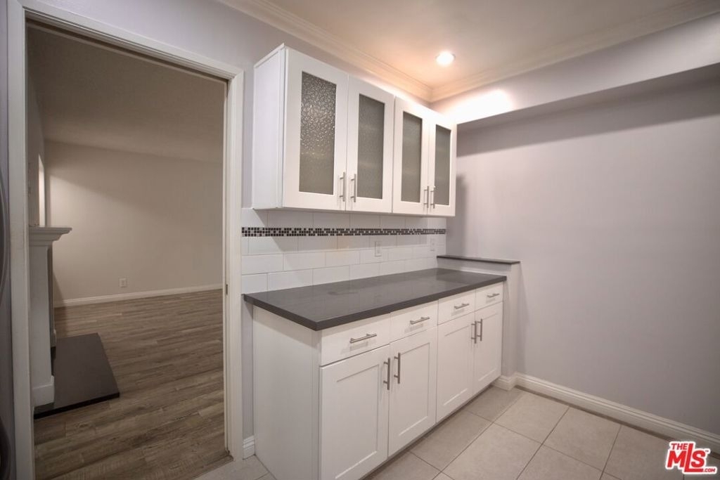 1033 6th Street - Photo 5