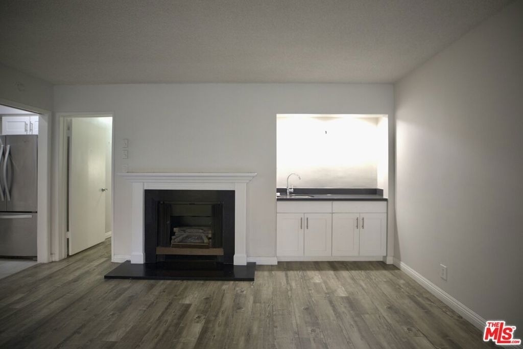 1033 6th Street - Photo 4