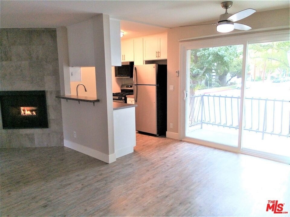 11230 Camarillo Street - Photo 3