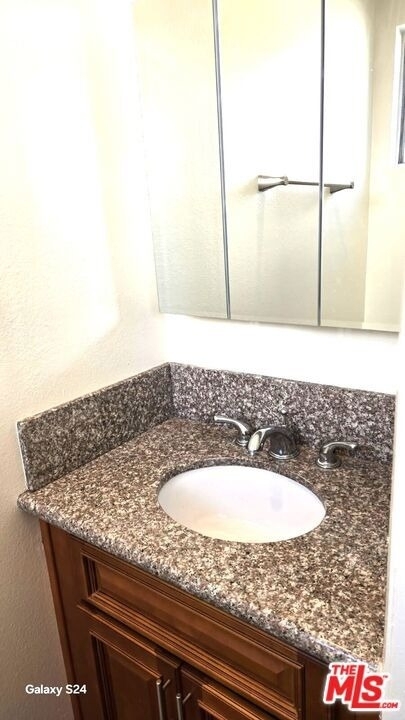 140 N Berendo Street - Photo 8