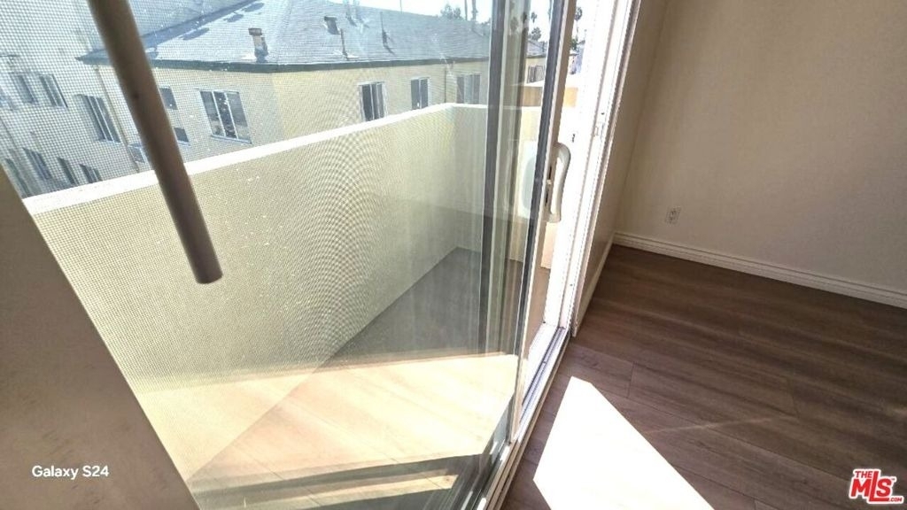 140 N Berendo Street - Photo 13