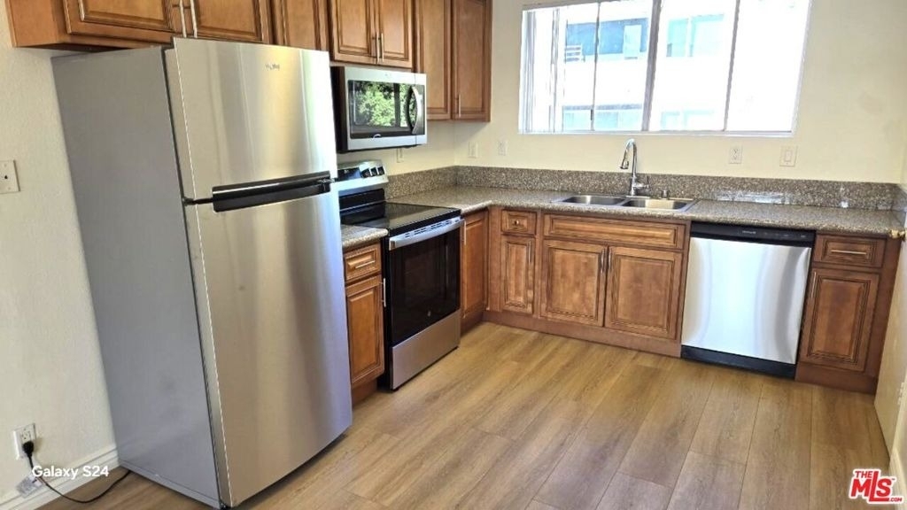 140 N Berendo Street - Photo 5