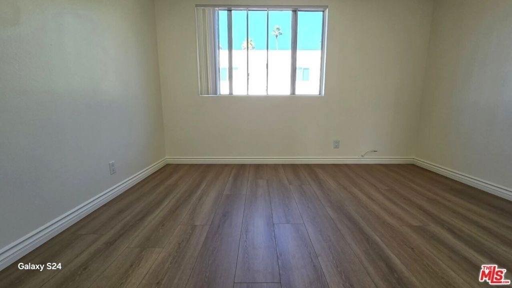 140 N Berendo Street - Photo 18