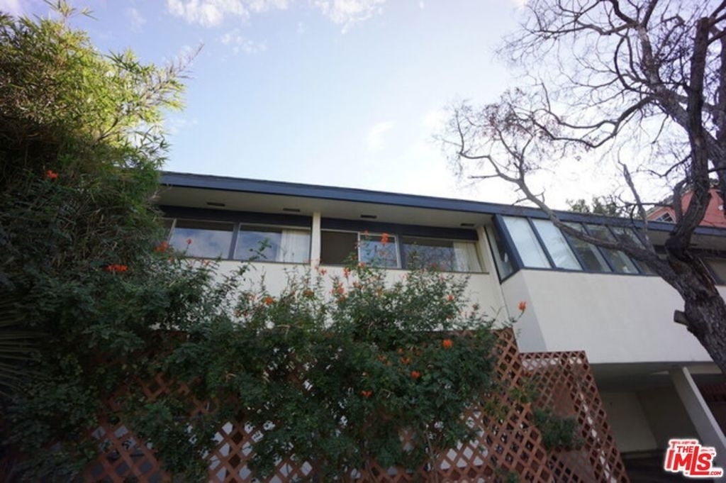 1233 Barry Avenue - Photo 2