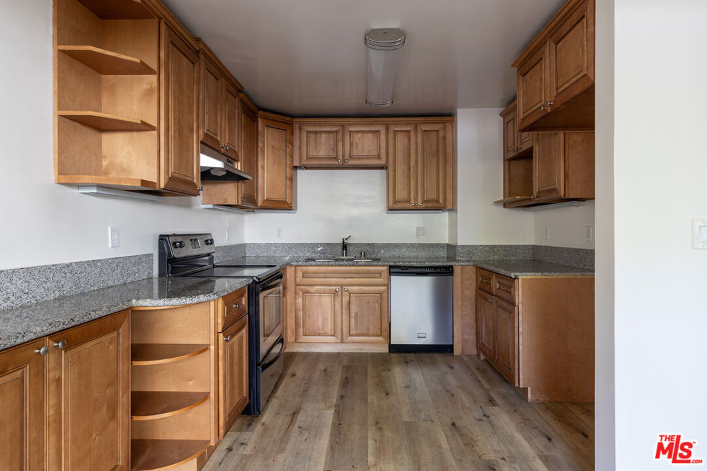 1233 Barry Avenue - Photo 5