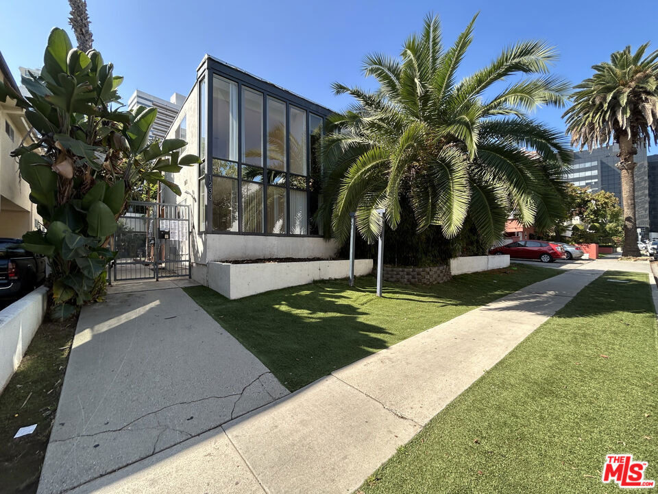 1233 Barry Avenue - Photo 0