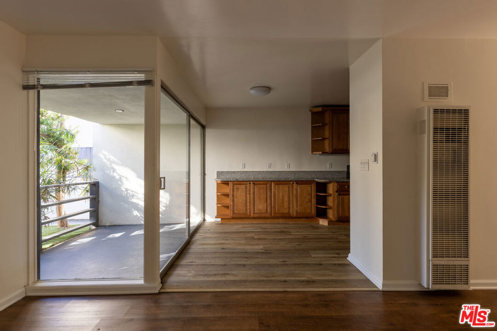 1233 Barry Avenue - Photo 3