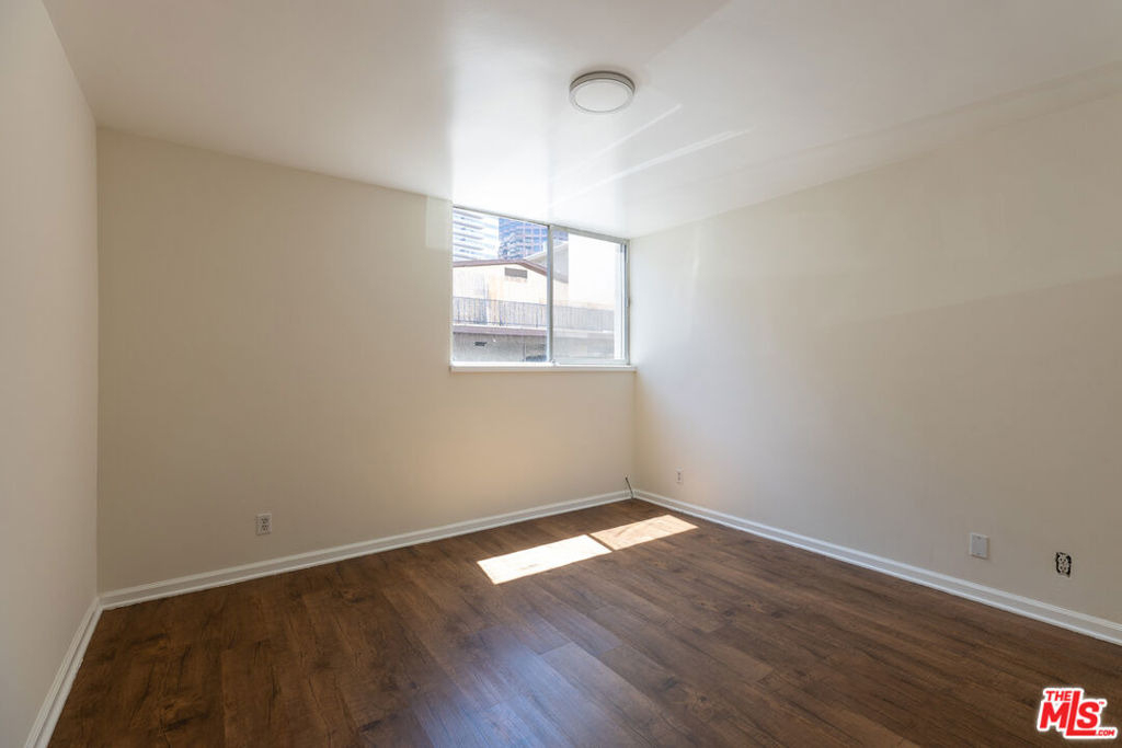 1233 Barry Avenue - Photo 12