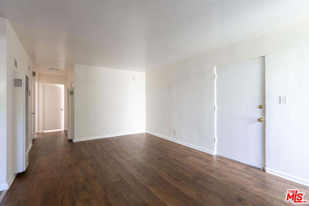 1233 Barry Avenue - Photo 7