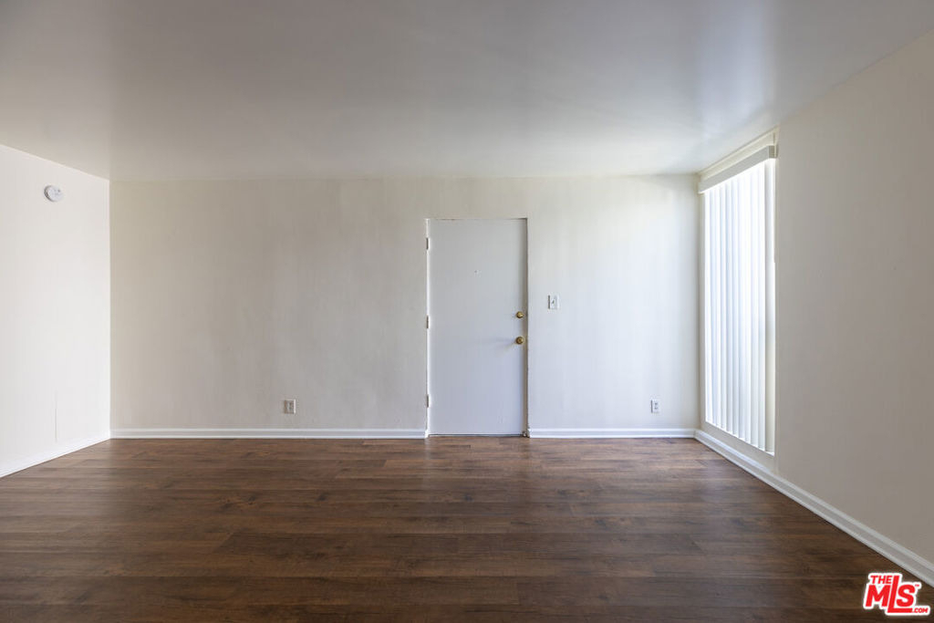 1233 Barry Avenue - Photo 6