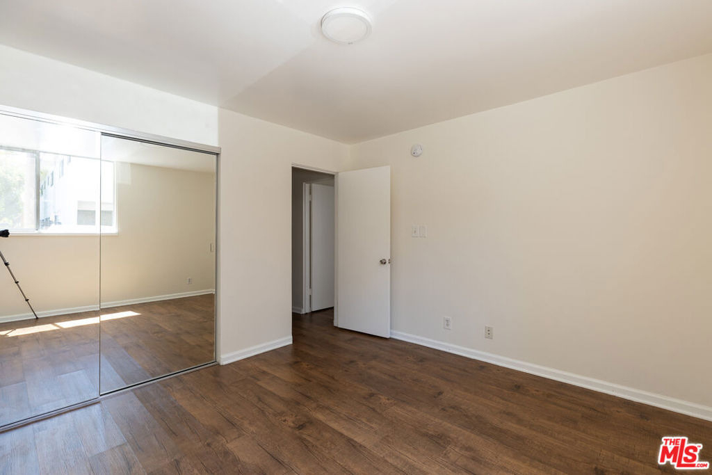 1233 Barry Avenue - Photo 13