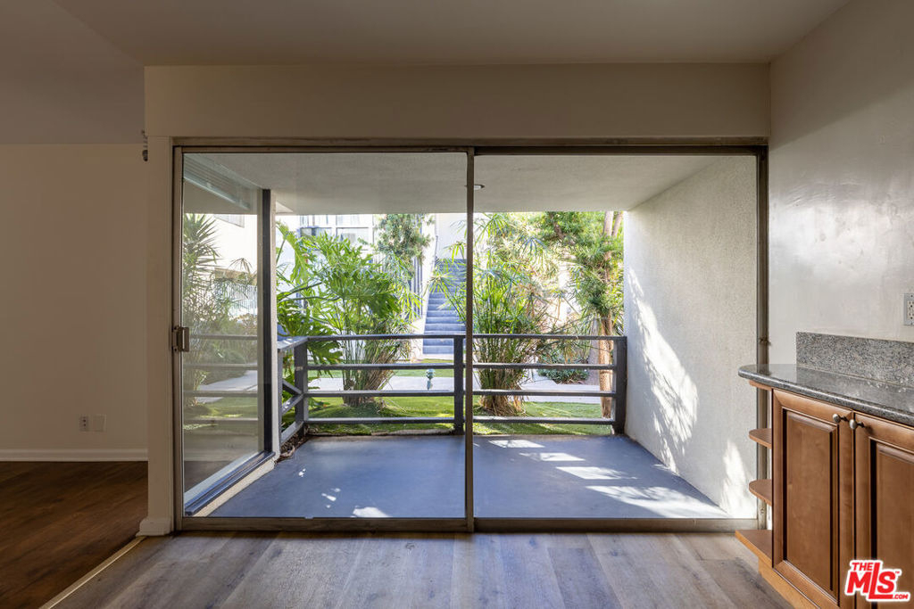 1233 Barry Avenue - Photo 4
