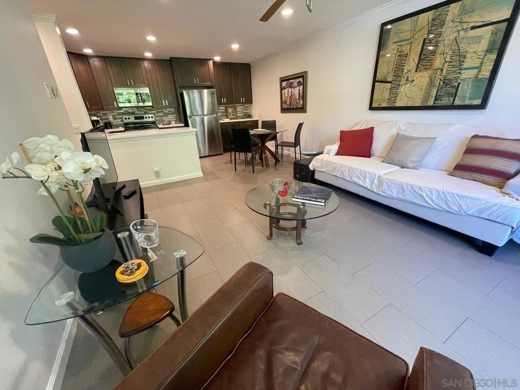 2510 Torrey Pines Rd - Photo 2