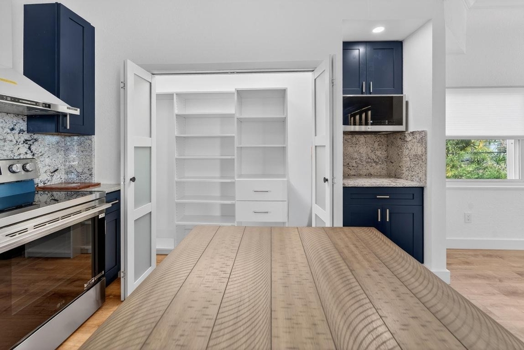 300 E 24th Street - Photo 4