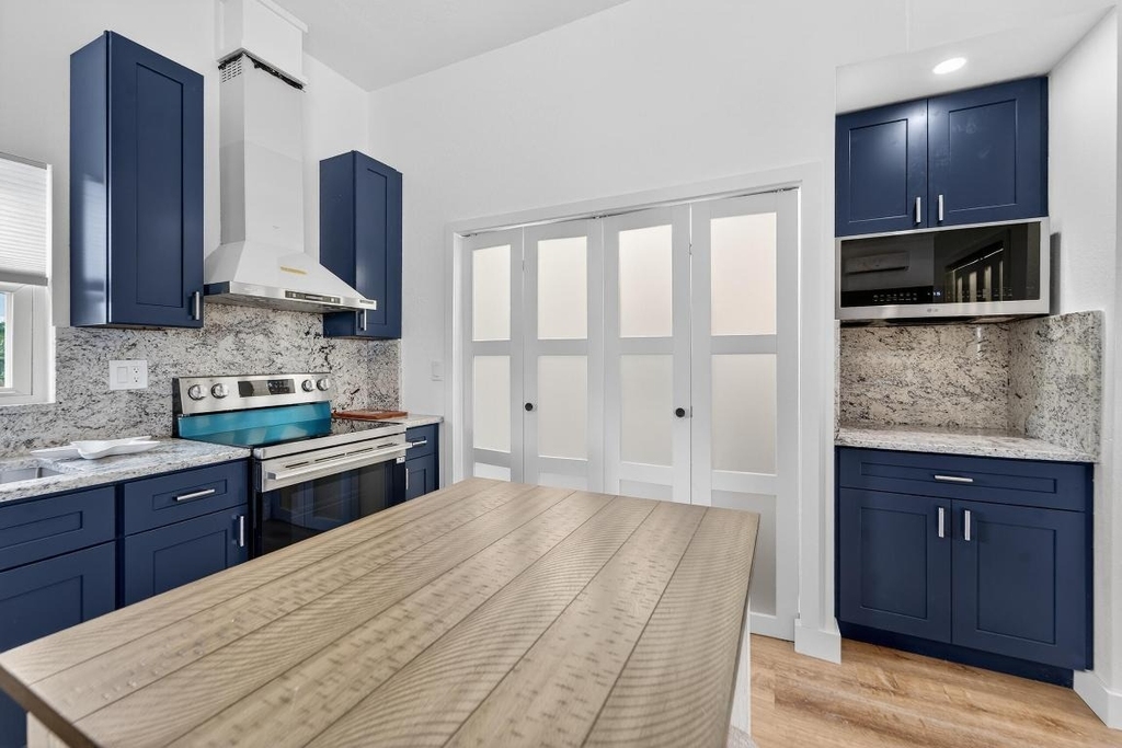 300 E 24th Street - Photo 3