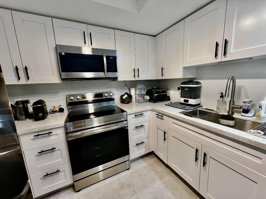 2033 Se 10th Avenue - Photo 2