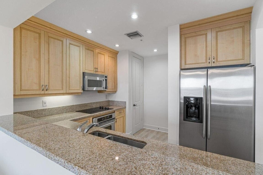 200 Ne 2nd Avenue - Photo 7