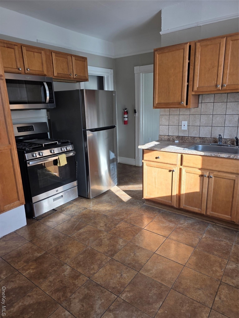 18 Davis Street - Photo 5
