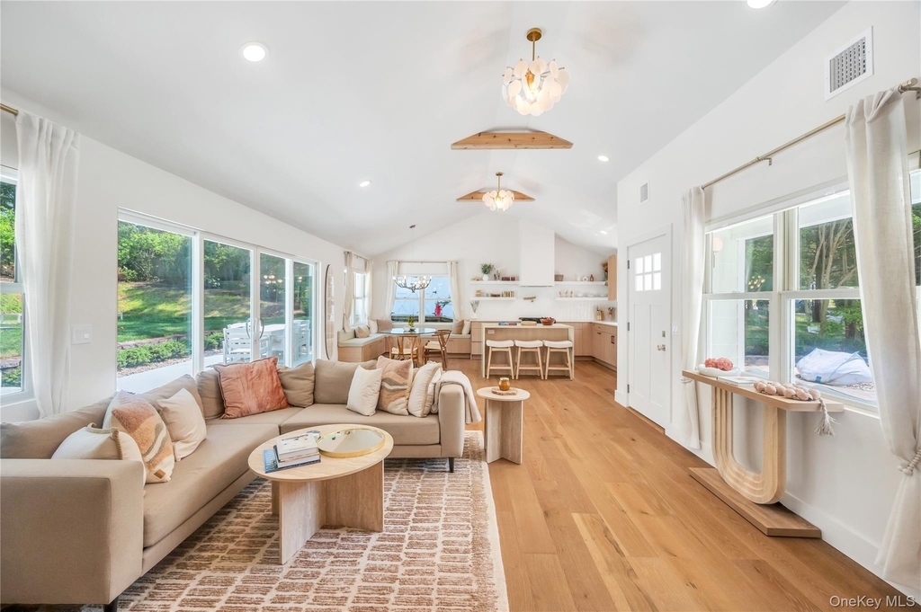 9 Pine Tree Road - Photo 2