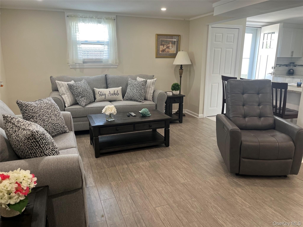321 W Walnut Street - Photo 10