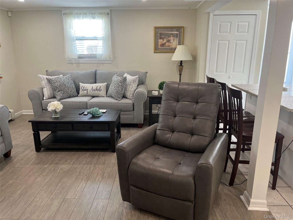 321 W Walnut Street - Photo 6