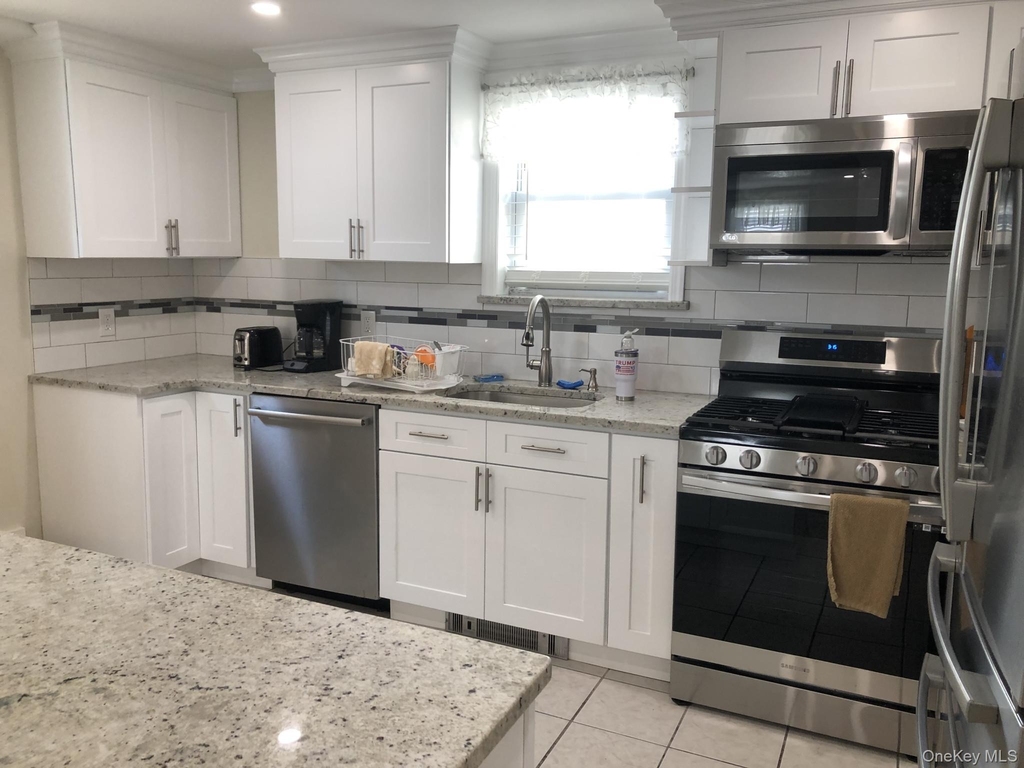 321 W Walnut Street - Photo 4