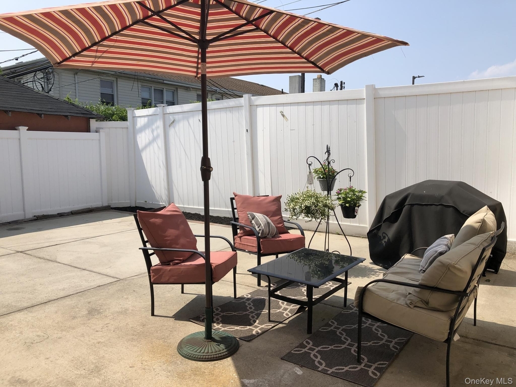 321 W Walnut Street - Photo 3