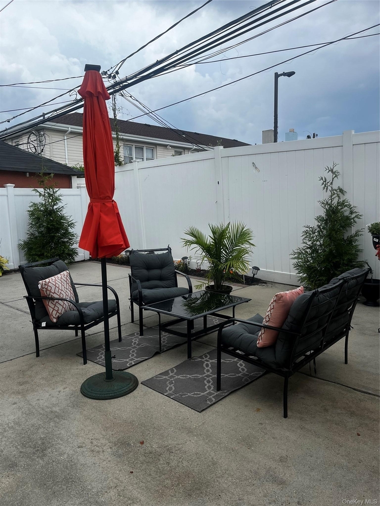 321 W Walnut Street - Photo 11