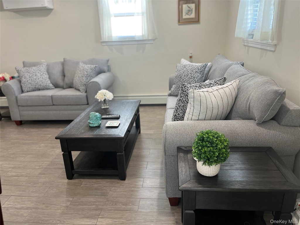 321 W Walnut Street - Photo 5