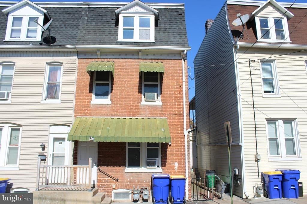103 W Sixth Avenue - Photo 0