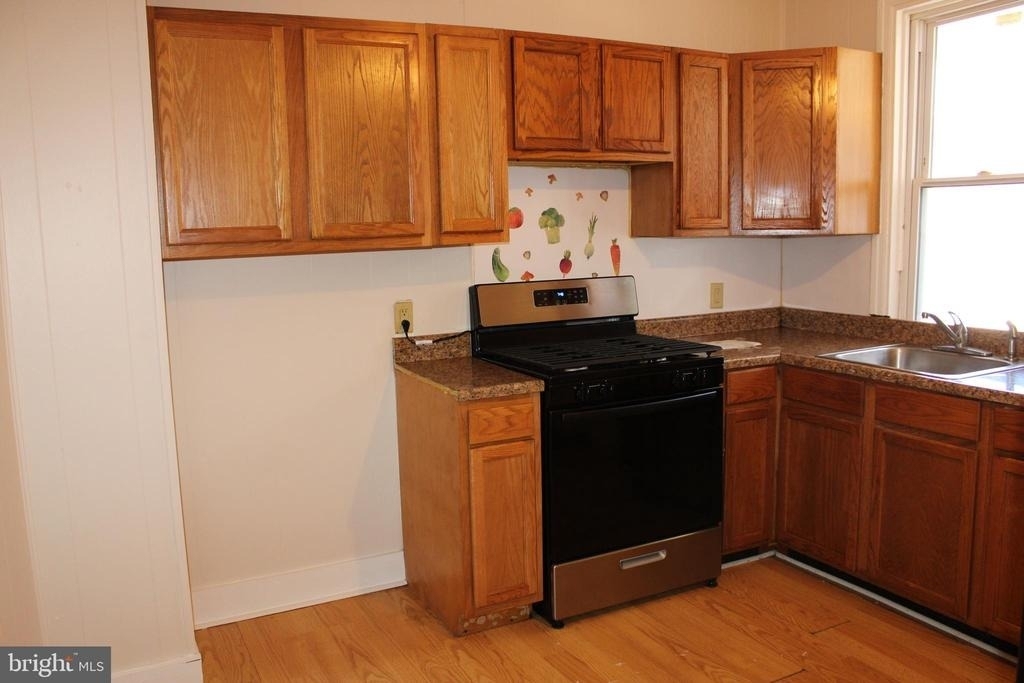 103 W Sixth Avenue - Photo 1