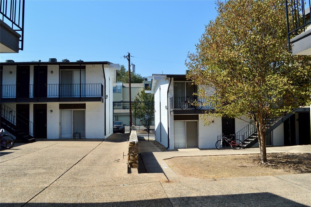2610 Salado St - Photo 0