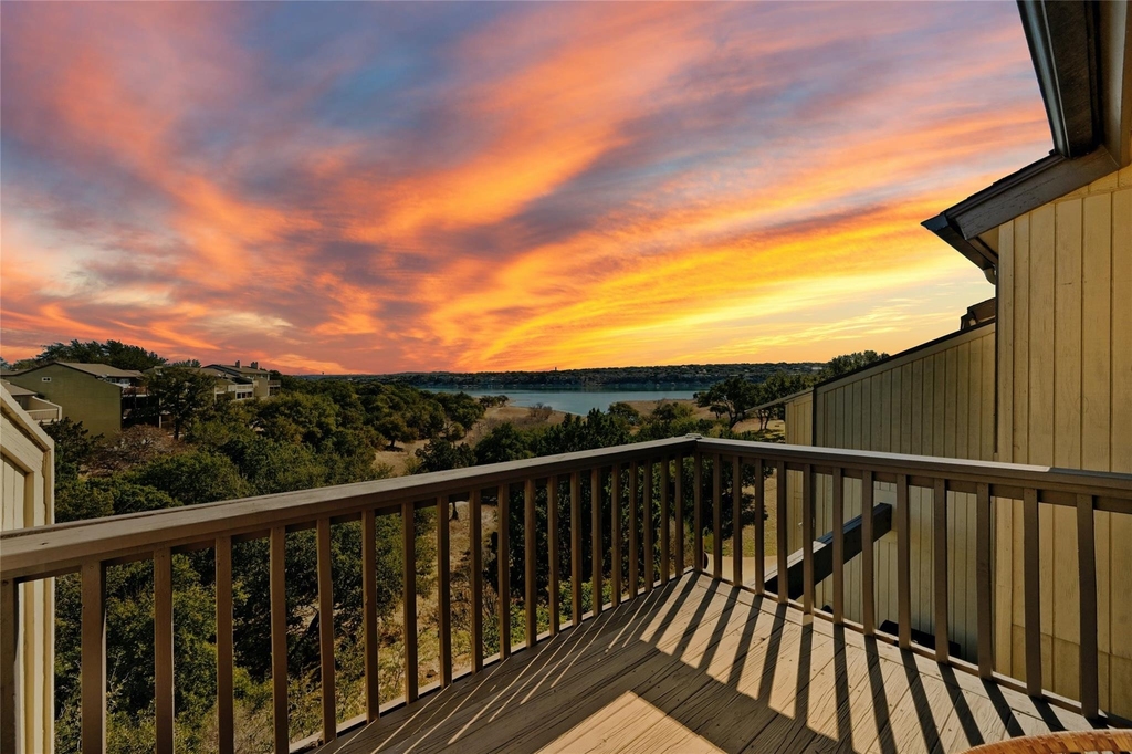 115 Comanche Pt - Photo 0
