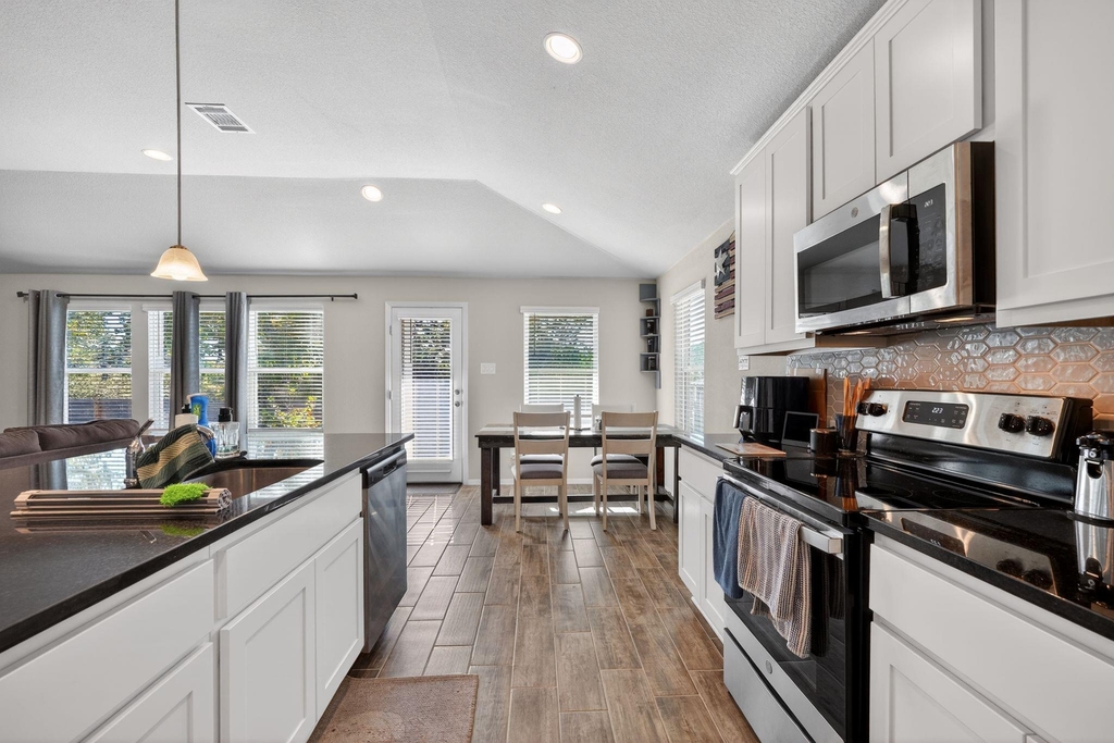 20703 Ridgeview Rd - Photo 16