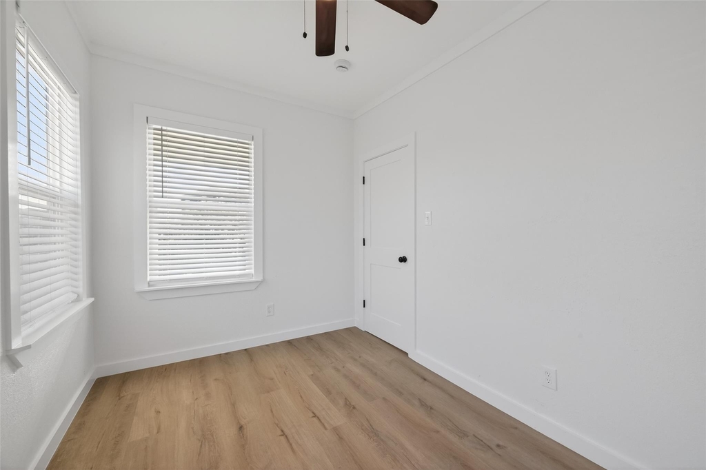 2202 Hutchins Street - Photo 24