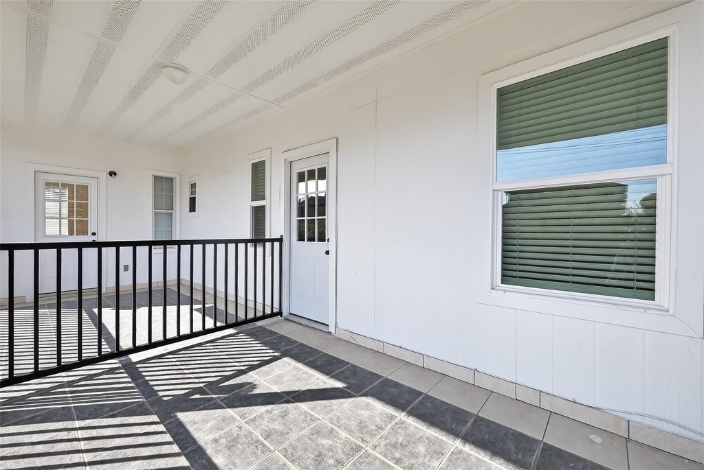 2202 Hutchins Street - Photo 4