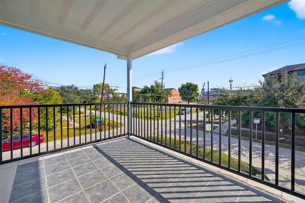 2202 Hutchins Street - Photo 3
