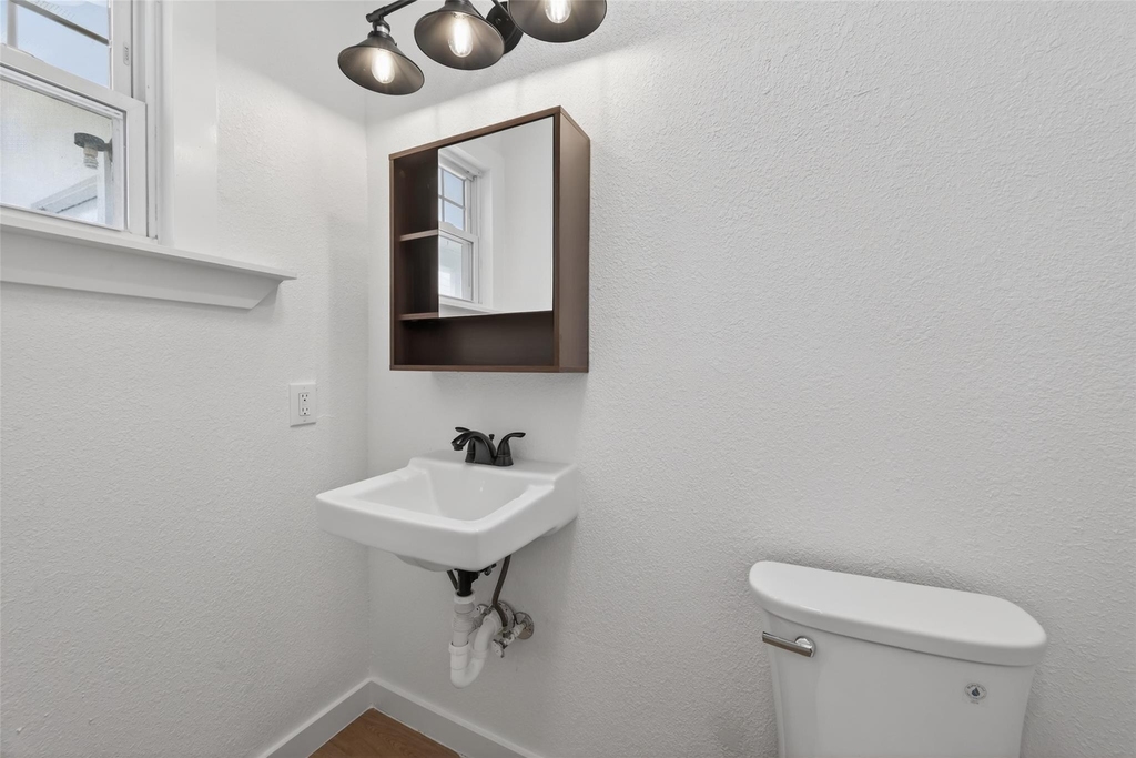 2202 Hutchins Street - Photo 30