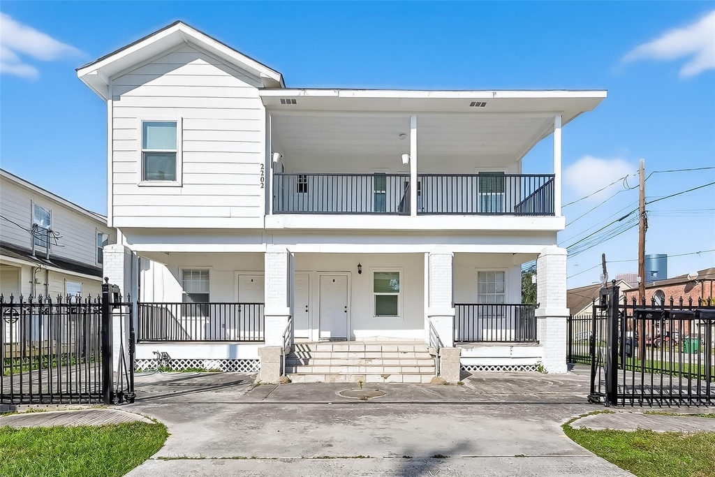2202 Hutchins Street - Photo 0