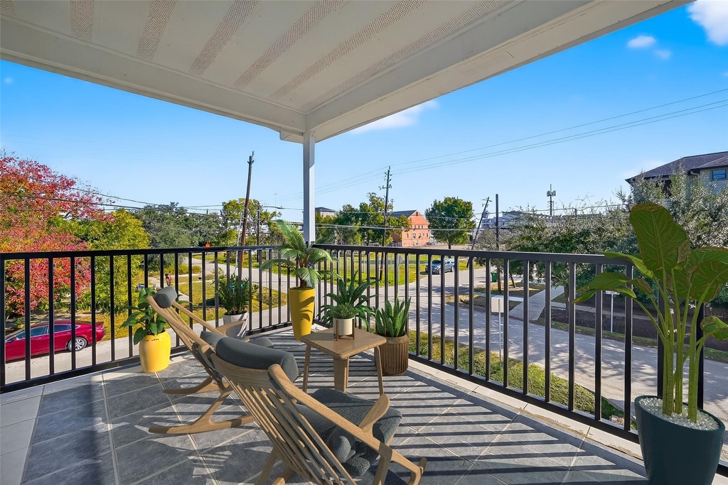 2202 Hutchins Street - Photo 2