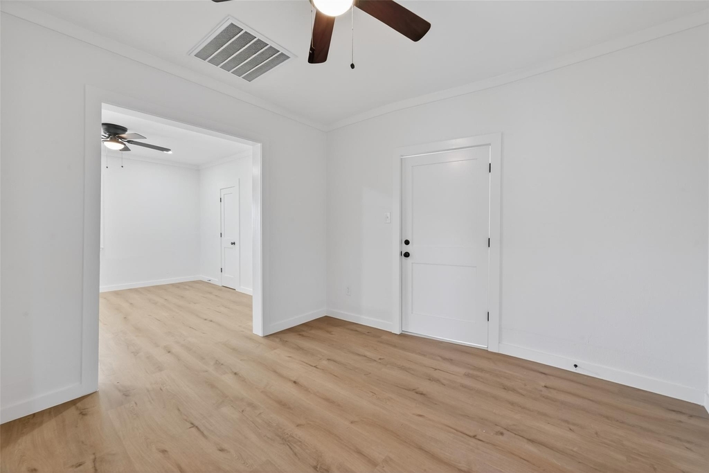 2202 Hutchins Street - Photo 9