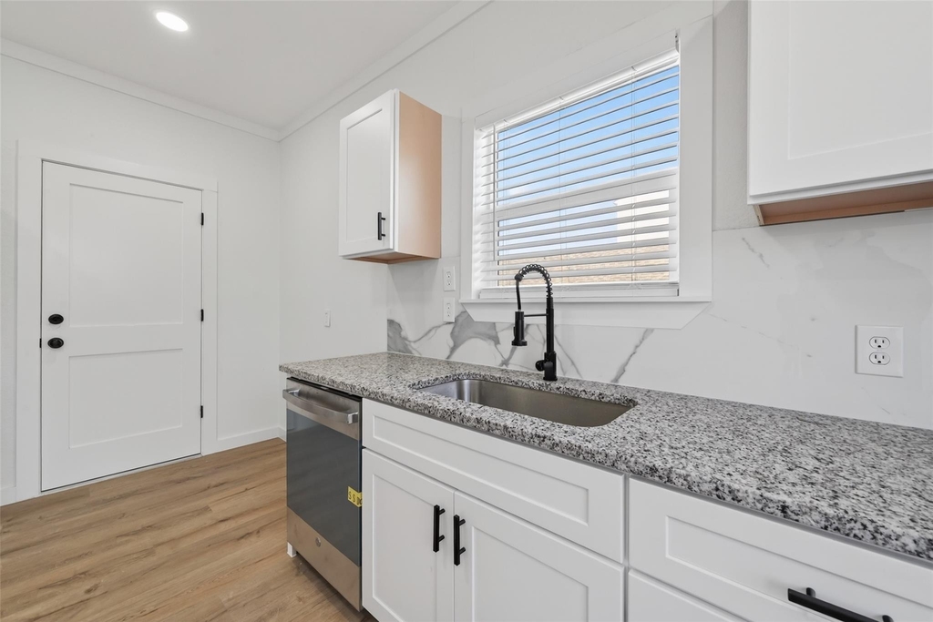 2202 Hutchins Street - Photo 13