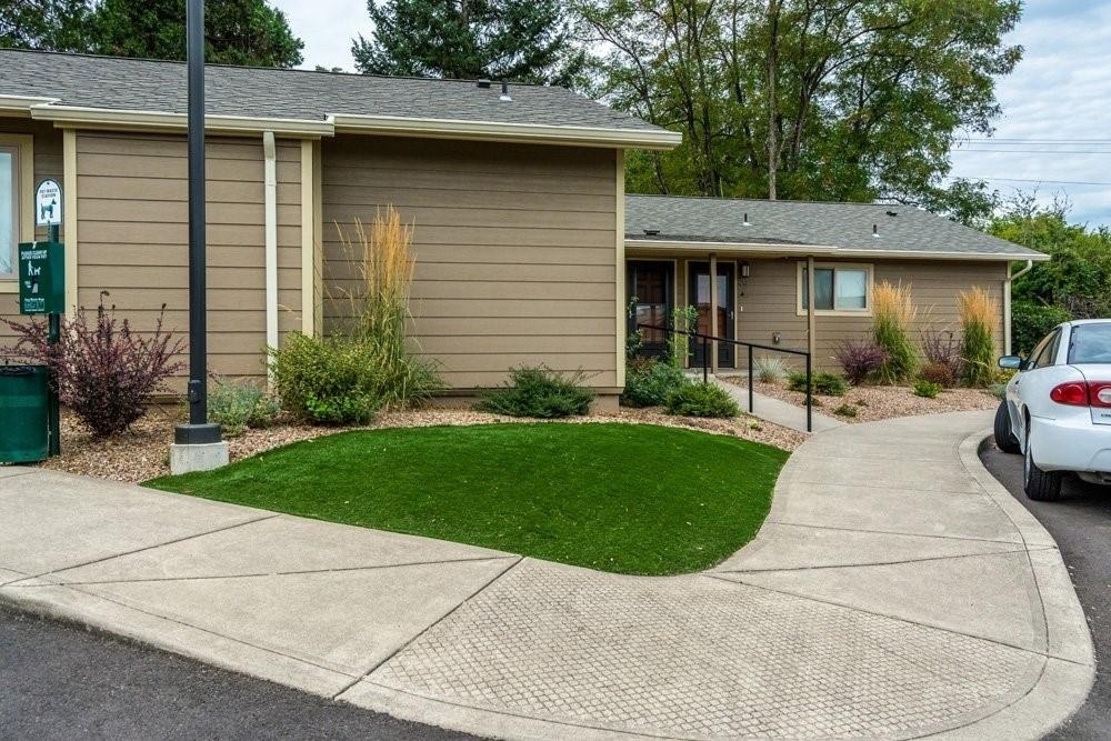3202 Bluff Ave Se - Photo 1
