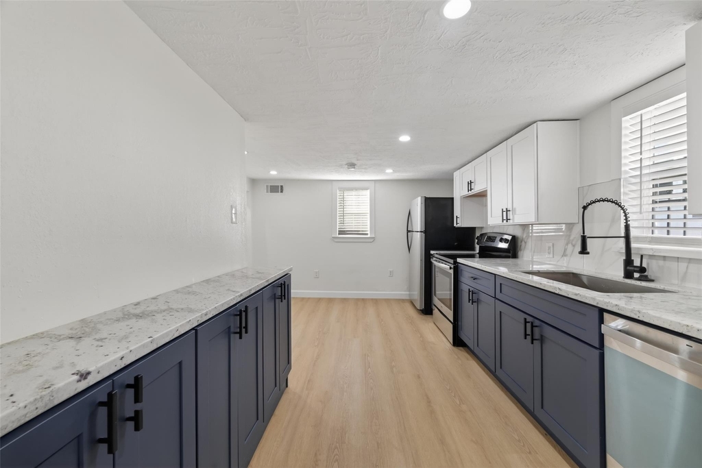 2118 Webster Street - Photo 11