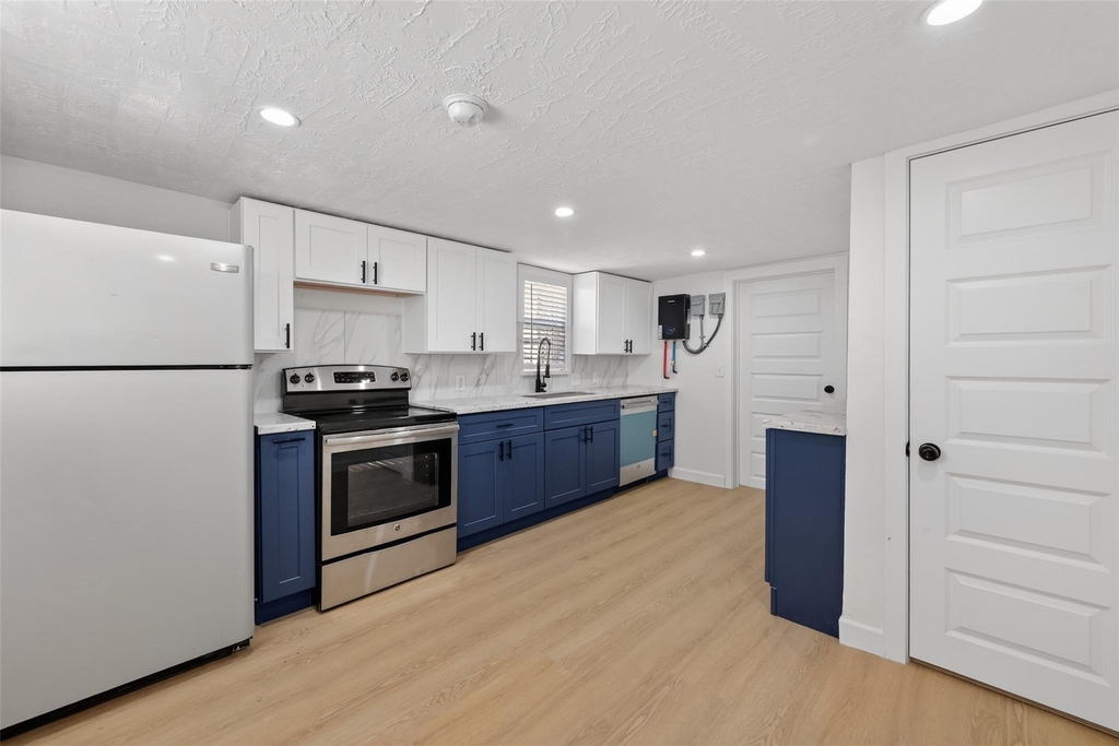 2118 Webster Street - Photo 8