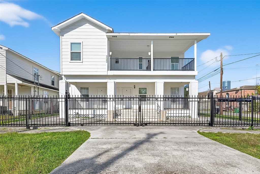 2202 Hutchins Street - Photo 1