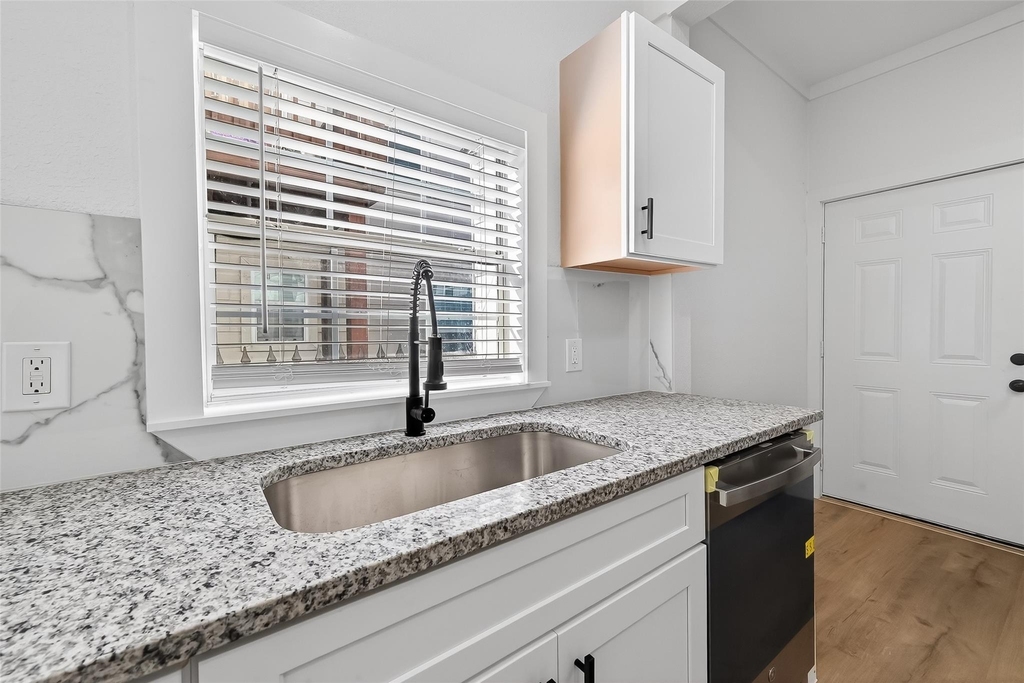 2202 Hutchins Street - Photo 12