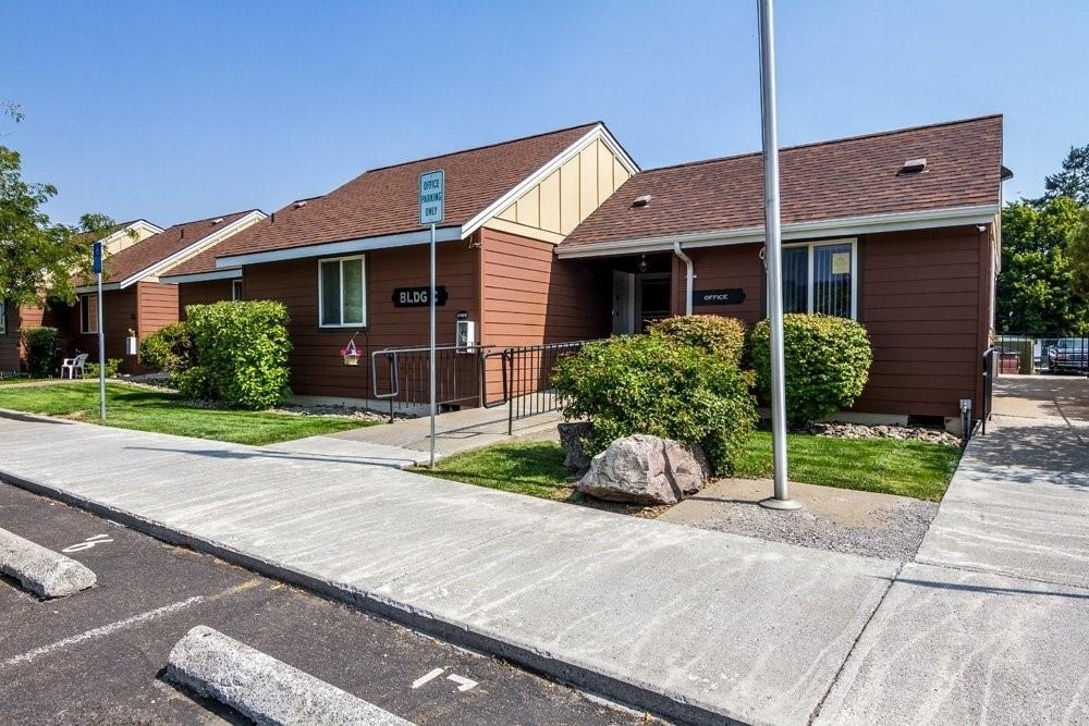 2212 Cove Ave - Photo 0